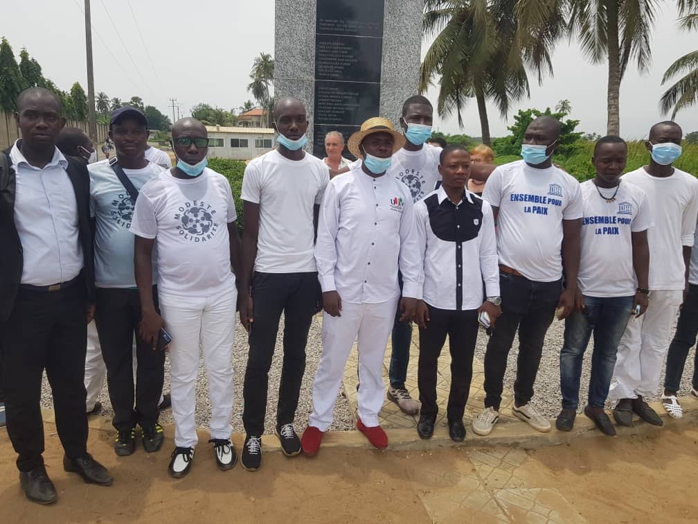 La cérémonie en mémoire des victimes de l'attentat perpétré à Grand-Bassam.