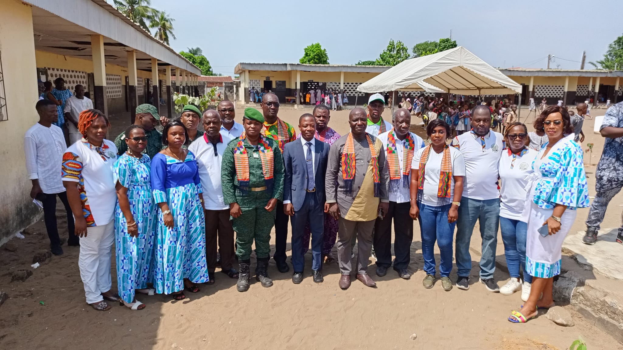 Un Parrain Engagé pour le Bien-être Scolaire à Grand-Bassam